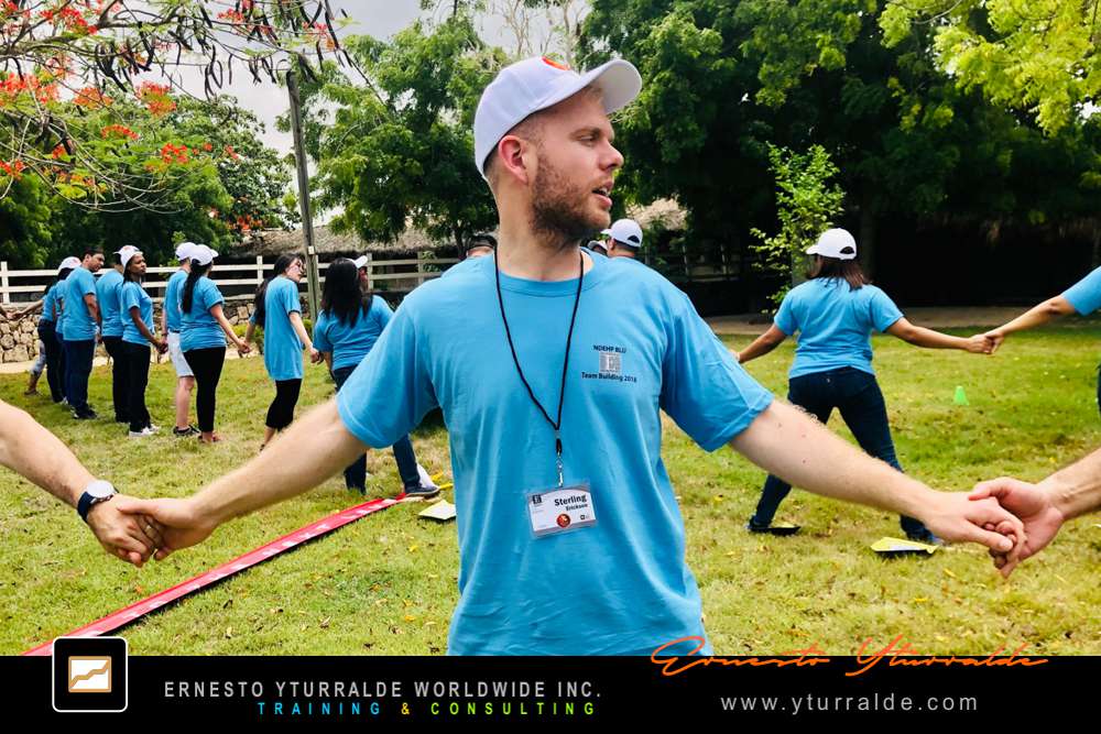 Team Building Cali Colombia | Dinámicas corporativas con talleres de cuerdas para fortalecer valores organizacionales