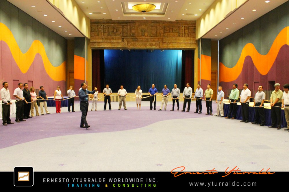 Team Building Cali Colombia | Ejercicios colaborativos de comunicación y confianza para equipos