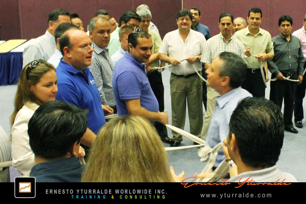 Team Building Cali Colombia | Talleres de cuerdas para desarrollar competencias blandas en equipos